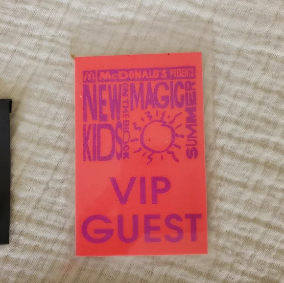 New Kids On The Block Memorabilia Lot with Tickets, Pin, VIP Pass, Earrings - Picture 7 of 15